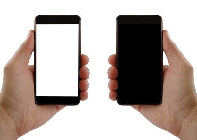 dvě barvy mobilního telefonu